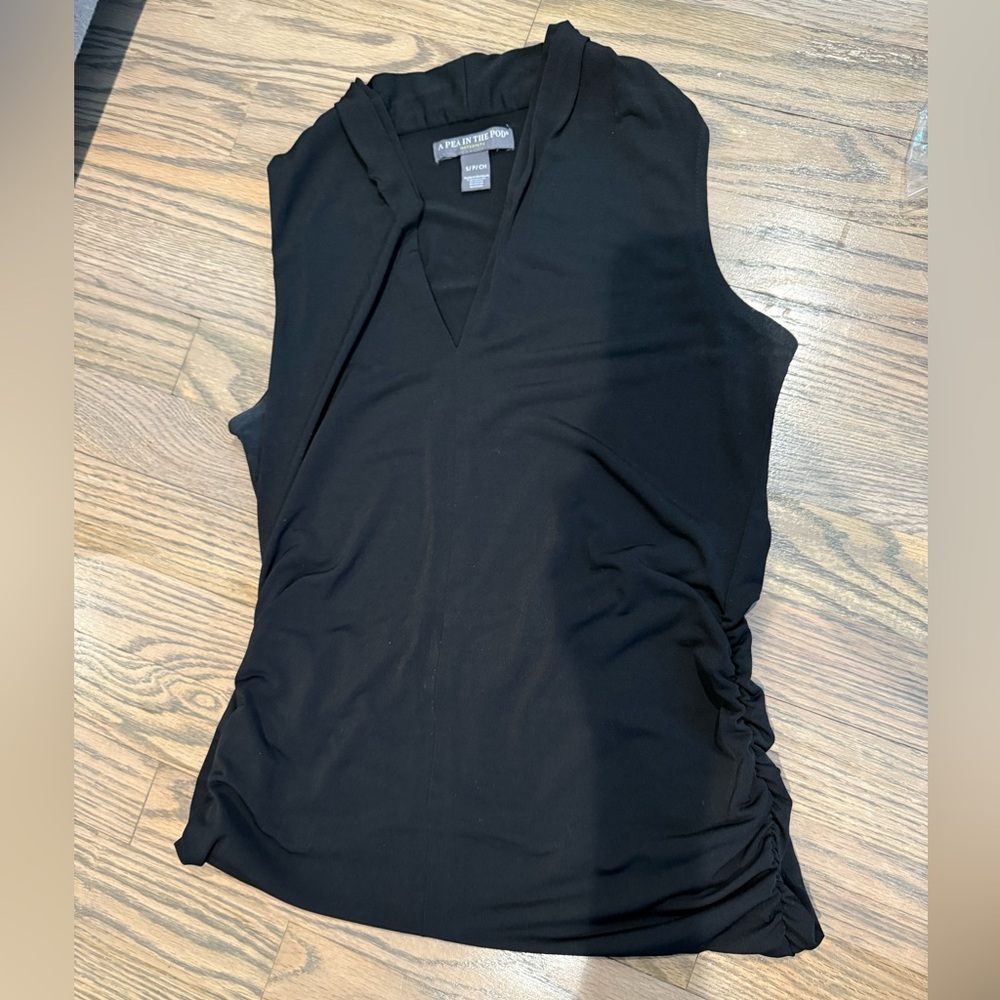 A Pea in the Pod Black V-Neck Tank Top